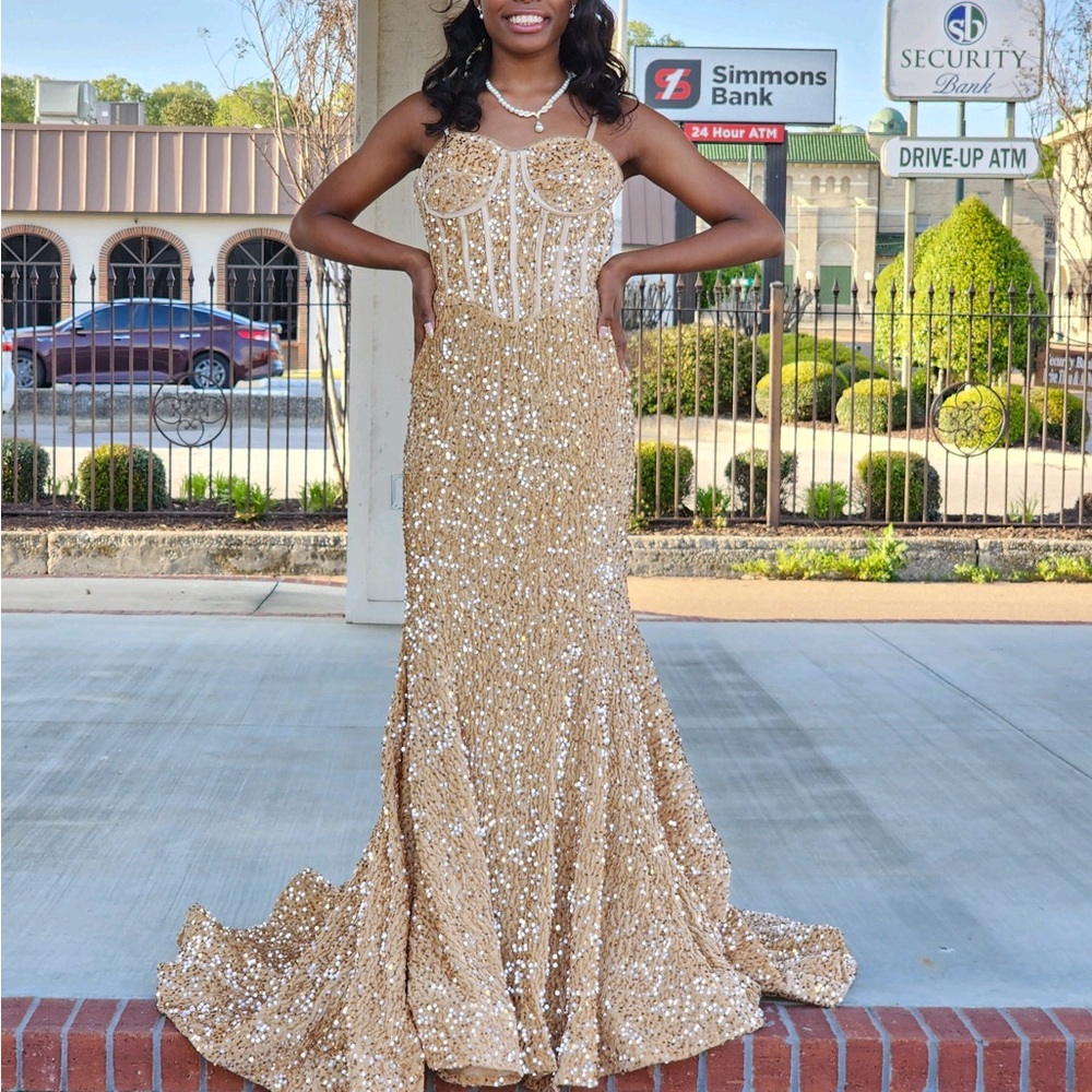 Gold sequence mermaid dress. Size XS. EUC only worn once for prom.